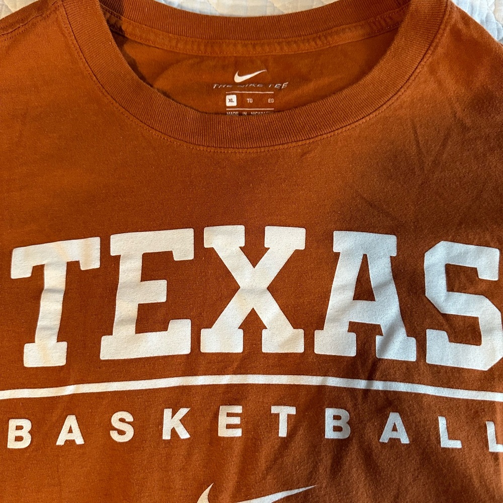 Texas basketball Nike tshirt XL